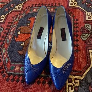 Vibrant blue size 8 heels.